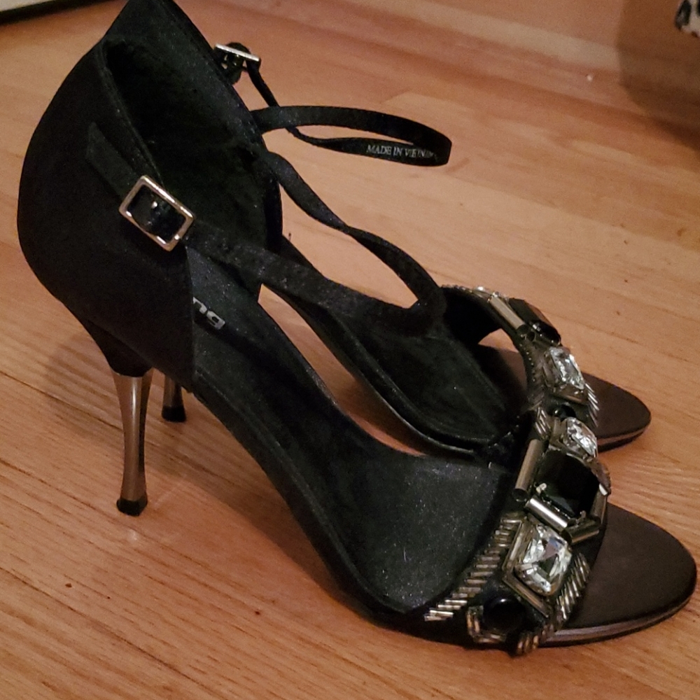 New Call it Spring steel cap heels